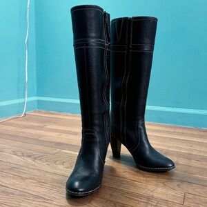 Tall black leather boots by Sofft
